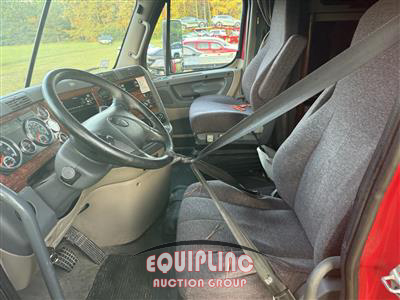 2017 Freightliner CASCADIA 6X4 T/A SLEEPER TRUCK
