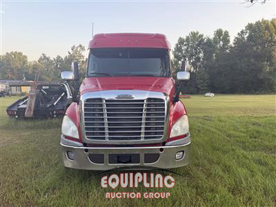 2017 Freightliner CASCADIA 6X4 T/A SLEEPER TRUCK