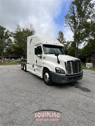 2018 Freightliner CASCADIA 6X4 T/A SLEEPER TRUCK
