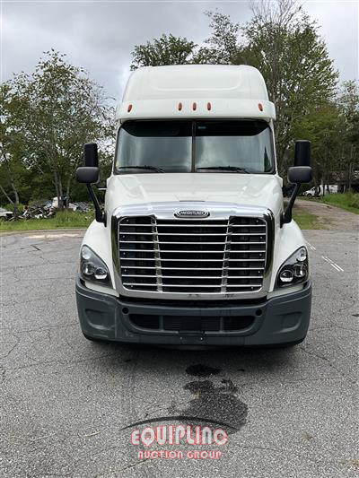 2018 Freightliner CASCADIA 6X4 T/A SLEEPER TRUCK