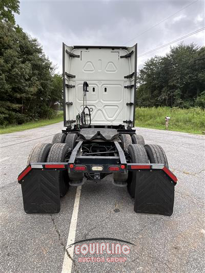 2018 Freightliner CASCADIA 6X4 T/A SLEEPER TRUCK
