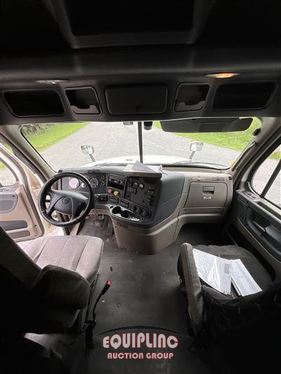 2018 Freightliner CASCADIA 6X4 T/A SLEEPER TRUCK