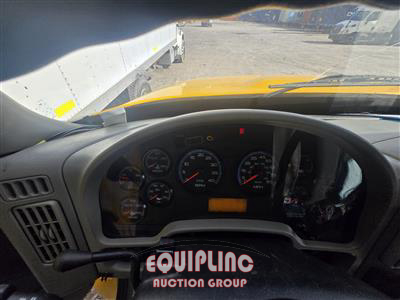 2019 International 4300 4X2 S/A 26FT NON CDL BOX 