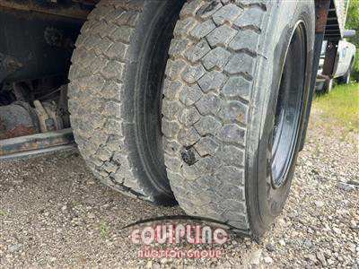 2015 International 4300 4X2 S/A 26FT NON CDL BOX 