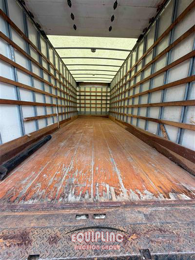 2015 International 4300 4X2 S/A 26FT NON CDL BOX 