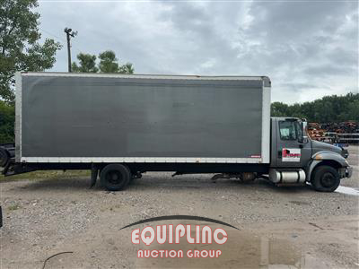 2015 International 4300 4X2 S/A 26FT NON CDL BOX 