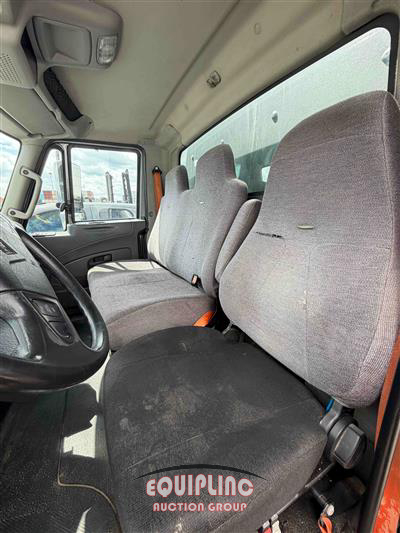 2015 International 4300 4X2 S/A 26FT NON CDL BOX 