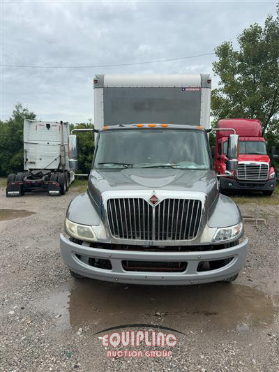 2015 International 4300 4X2 S/A 26FT NON CDL BOX 