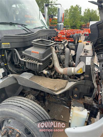 2015 International 4300 4X2 S/A 26FT NON CDL BOX 
