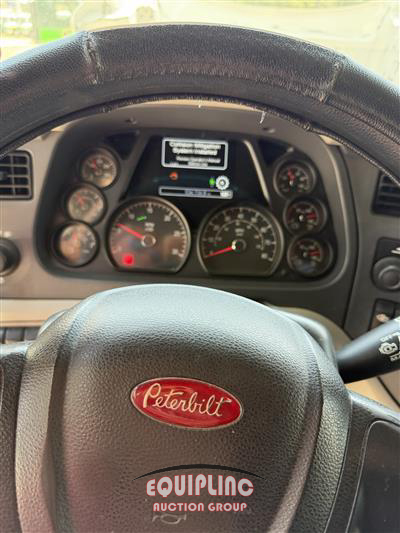 2020 Peterbilt 579 6X4 T/A SLEEPER TRUCK TRAC