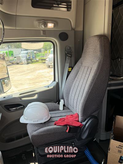 2020 Peterbilt 579 6X4 T/A SLEEPER TRUCK TRAC