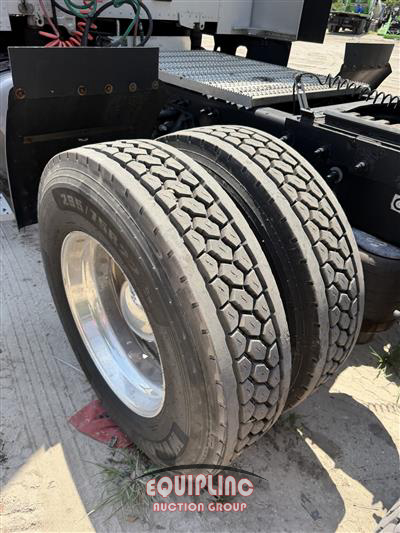 2020 Peterbilt 579 6X4 T/A SLEEPER TRUCK TRAC