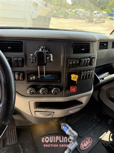 2020 Peterbilt 579 6X4 T/A SLEEPER TRUCK TRAC