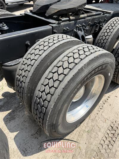 2020 Peterbilt 579 6X4 T/A SLEEPER TRUCK TRAC