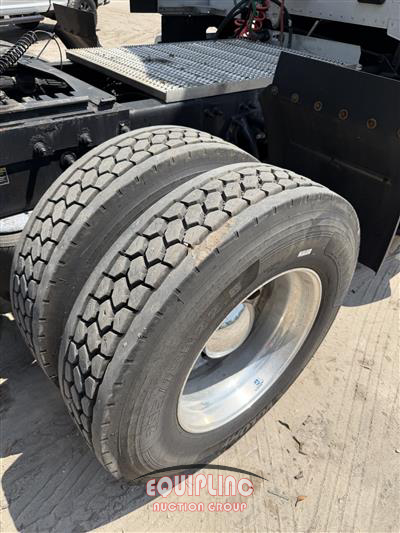 2020 Peterbilt 579 6X4 T/A SLEEPER TRUCK TRAC