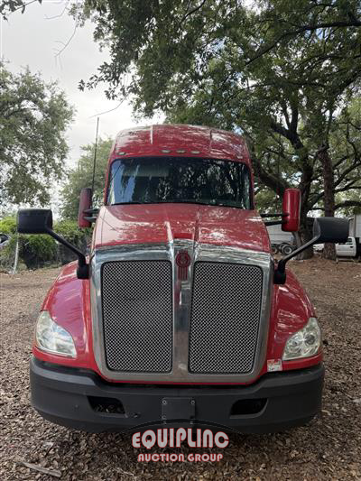 2019 Kenworth T680 T/A 6X4 SLEEPER TRUCK TRA