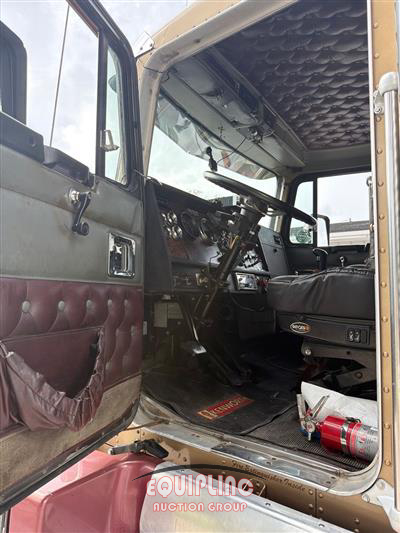 1996 Kenworth T660