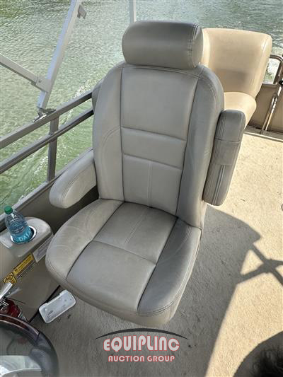 2015 BENTLEY PONTOON BOAT