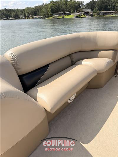 2015 BENTLEY PONTOON BOAT