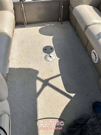 2015 BENTLEY PONTOON BOAT