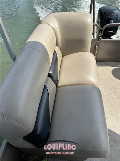 2015 BENTLEY PONTOON BOAT