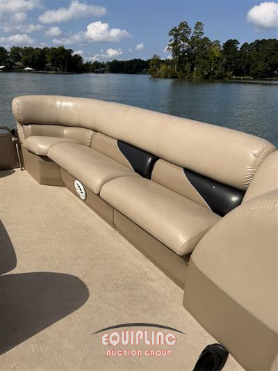 2015 BENTLEY PONTOON BOAT