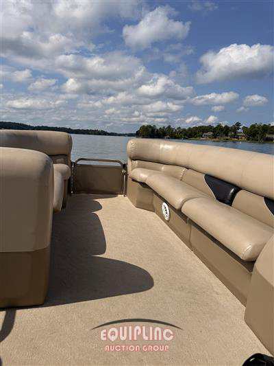 2015 BENTLEY PONTOON BOAT