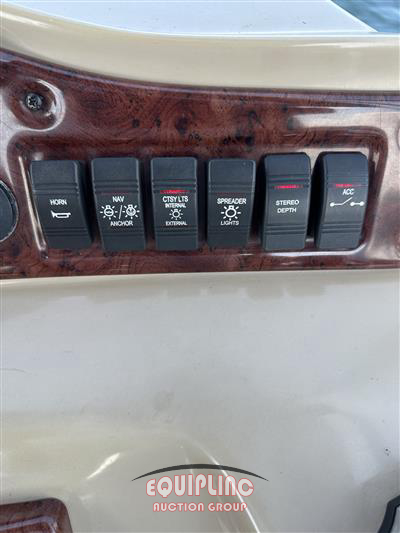 2015 BENTLEY PONTOON BOAT