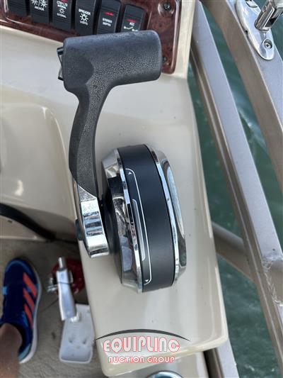 2015 BENTLEY PONTOON BOAT