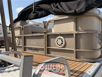 2015 BENTLEY PONTOON BOAT