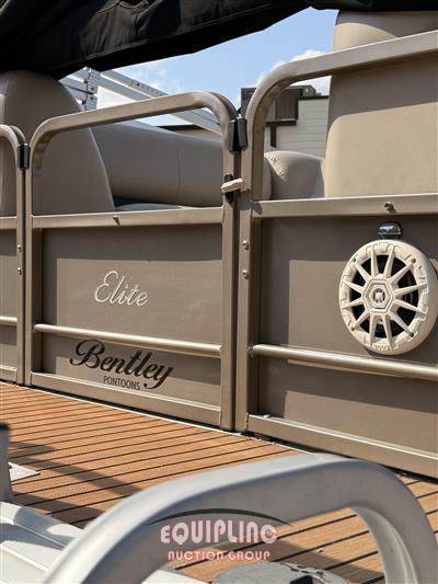 2015 BENTLEY PONTOON BOAT