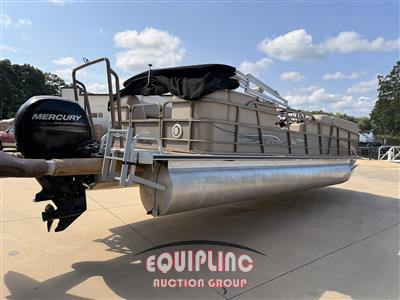 2015 BENTLEY PONTOON BOAT