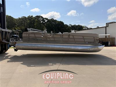2015 BENTLEY PONTOON BOAT