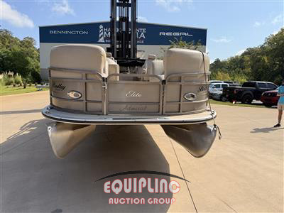 2015 BENTLEY PONTOON BOAT