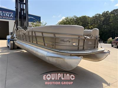 2015 BENTLEY PONTOON BOAT