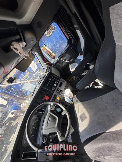2019 Freightliner CASCADIA 6X4 T/A SLEEPER TRUCK