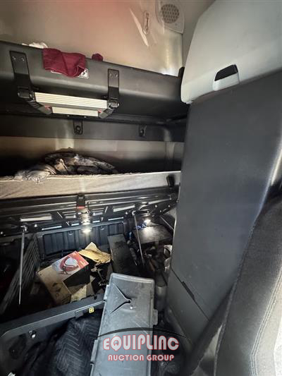 2019 Freightliner CASCADIA 6X4 T/A SLEEPER TRUCK
