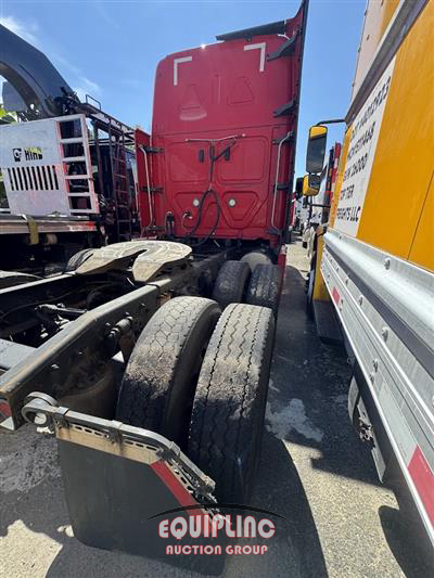 2019 Freightliner CASCADIA 6X4 T/A SLEEPER TRUCK
