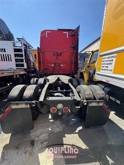2019 Freightliner CASCADIA 6X4 T/A SLEEPER TRUCK