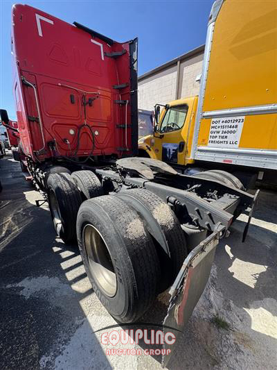 2019 Freightliner CASCADIA 6X4 T/A SLEEPER TRUCK