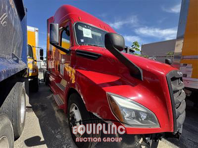 2019 Freightliner CASCADIA 6X4 T/A SLEEPER TRUCK