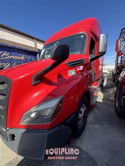 2019 Freightliner CASCADIA 6X4 T/A SLEEPER TRUCK