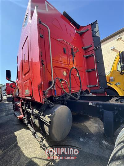 2019 Freightliner CASCADIA 6X4 T/A SLEEPER TRUCK