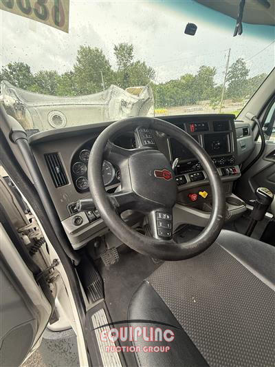 2018 Kenworth T680 6X4 T/A SLEEPER TRUCK TRA