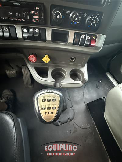 2018 Kenworth T680 6X4 T/A SLEEPER TRUCK TRA