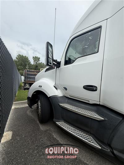 2018 Kenworth T680 6X4 T/A SLEEPER TRUCK TRA