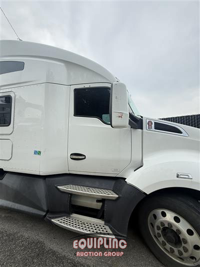 2018 Kenworth T680 6X4 T/A SLEEPER TRUCK TRA