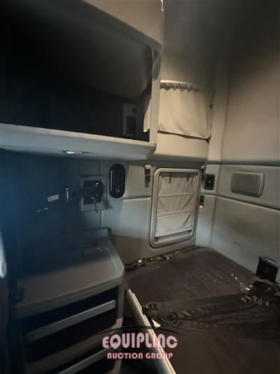 2018 Kenworth T680 6X4 T/A SLEEPER TRUCK TRA