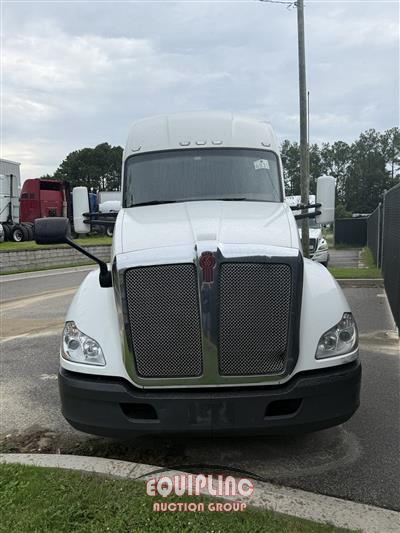 2018 Kenworth T680 6X4 T/A SLEEPER TRUCK TRA