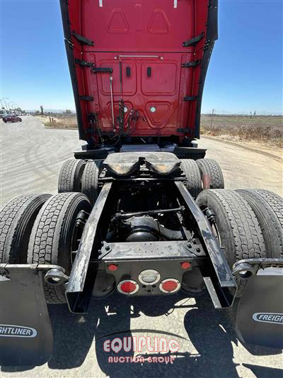 2021 Freightliner CASCADIA 6X4 T/A SLEEPER TRUCK